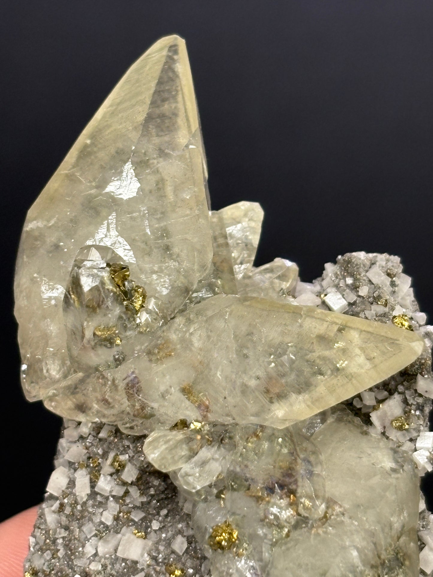 Chalcopyrite included Calcite with Dolomite