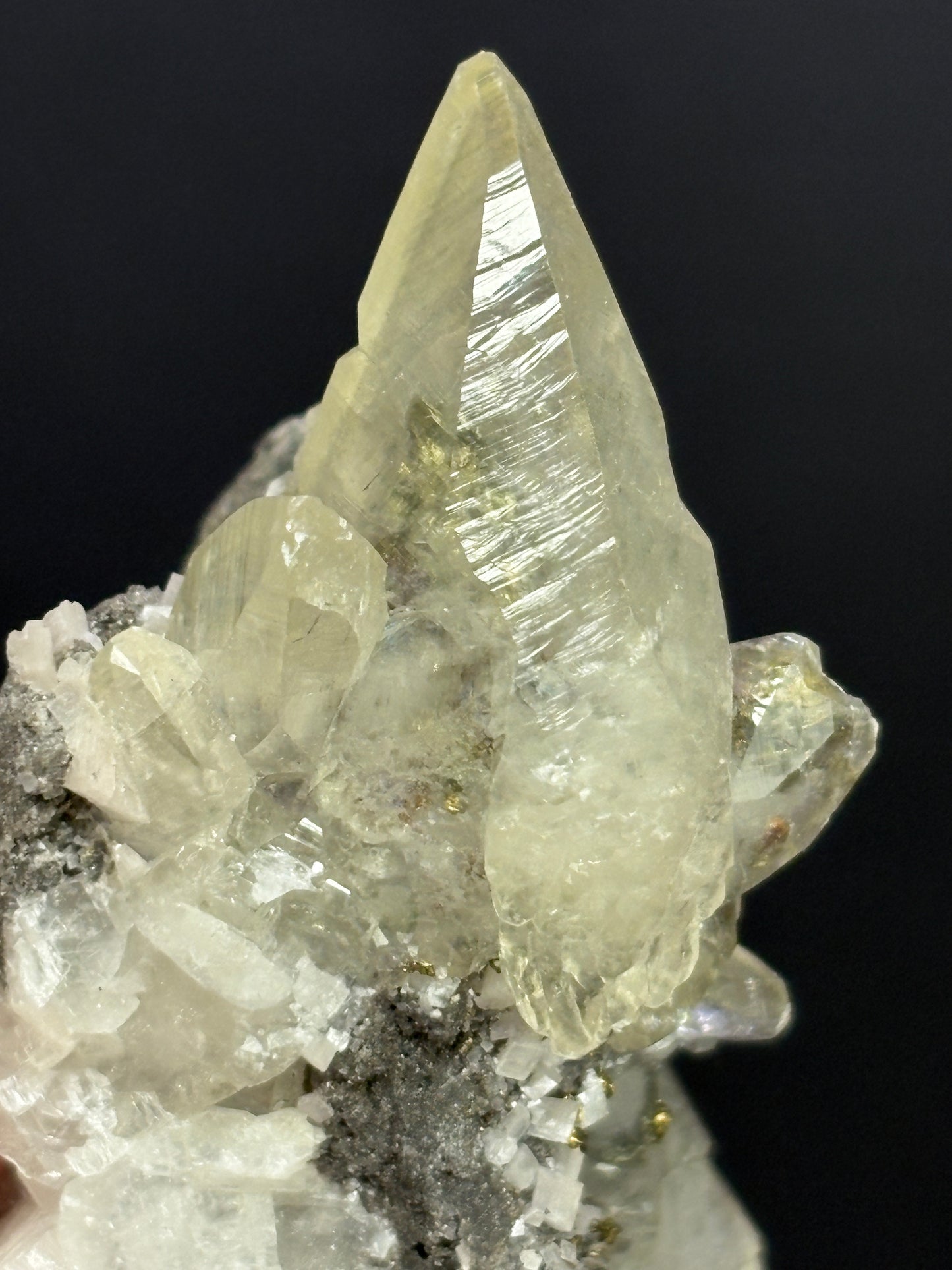 Chalcopyrite included Calcite with Dolomite