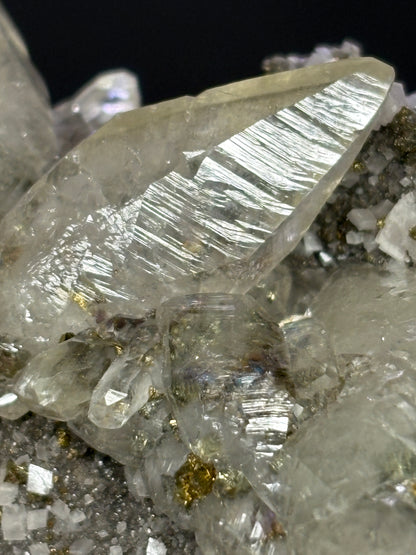 Chalcopyrite included Calcite with Dolomite