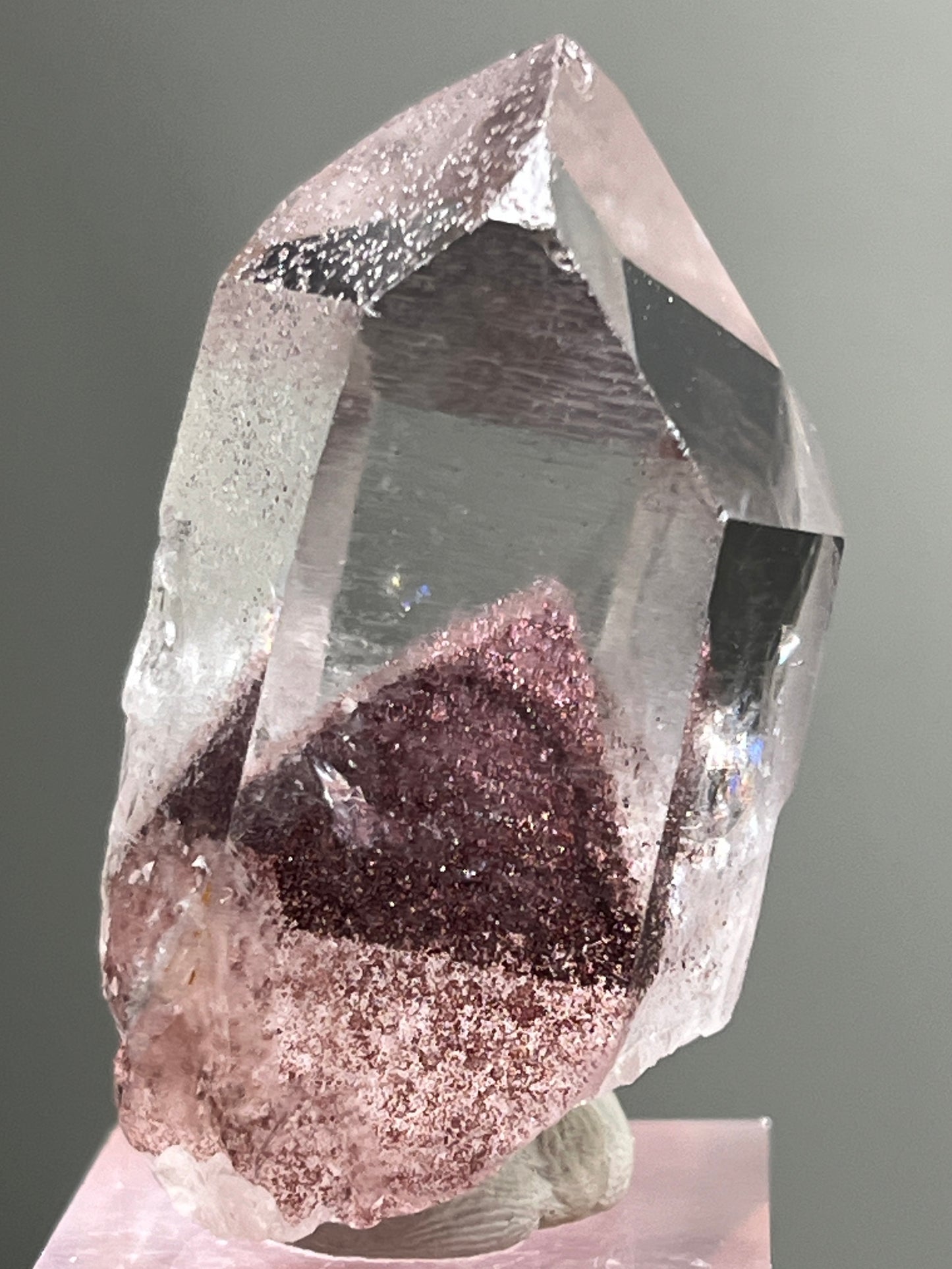 Hematite phantom quartz